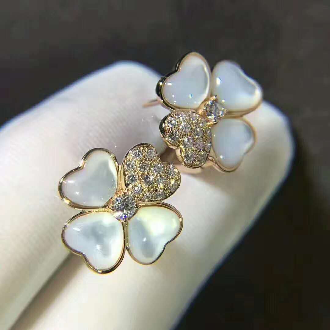 فان كليف & Arpels Cosmos Earrings set with Mother of Pearl and Diamonds Small Model